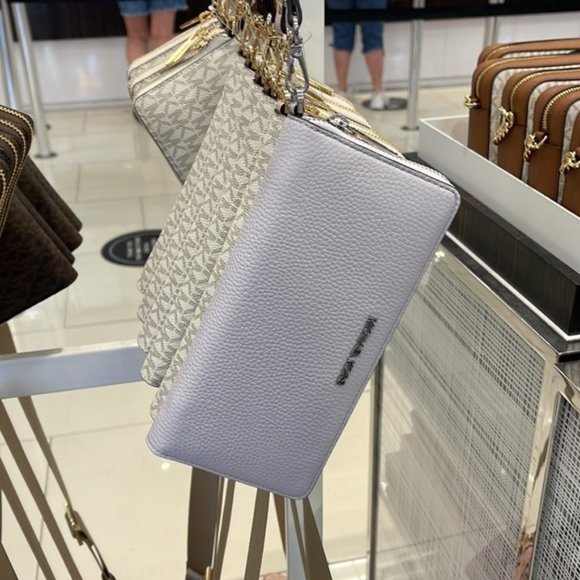 Michael Kors Jet Set Travel Large Travel Continental Wallet Leather Wristlet - Picture 13 of 16